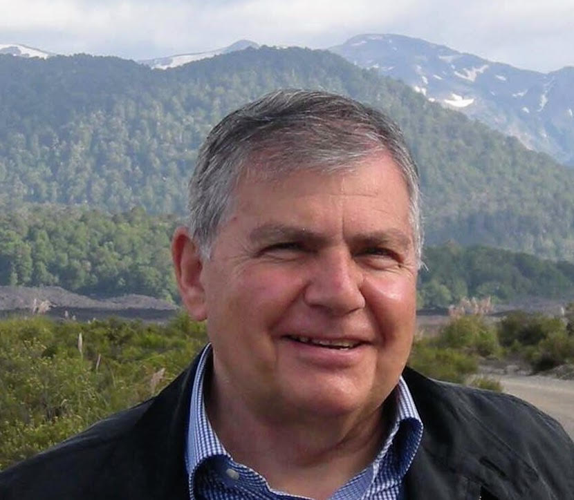 photo of Piero Colli Franzone against a backdrop of mountains.